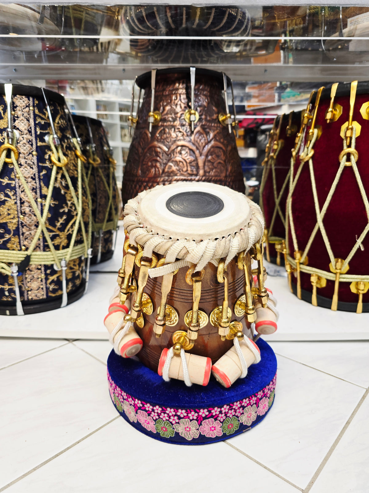 Svarium D# Red Sheesham Iqbal Gold-Bolted Dayan – 5.5" Very Slight Buzzing & Raspy Overtone