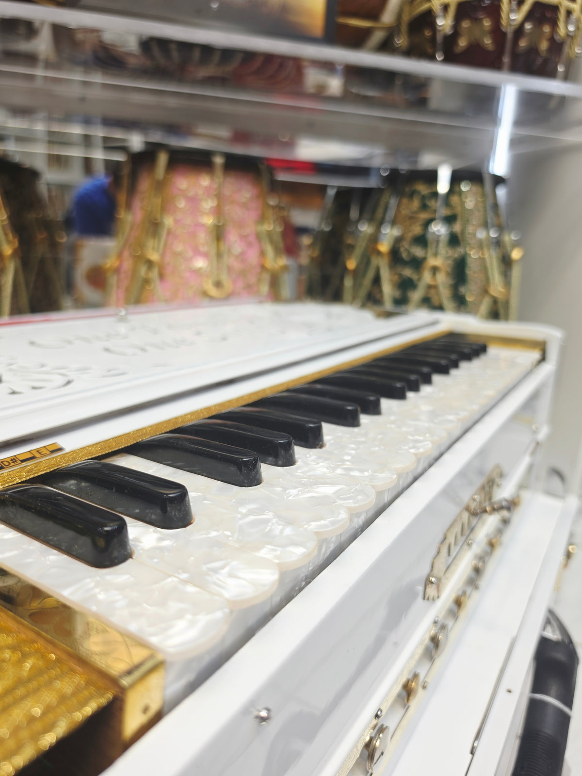 Shvet Sangeet | Premium Custom White 3 Reed BMF 9 Scale Changer Harmonium