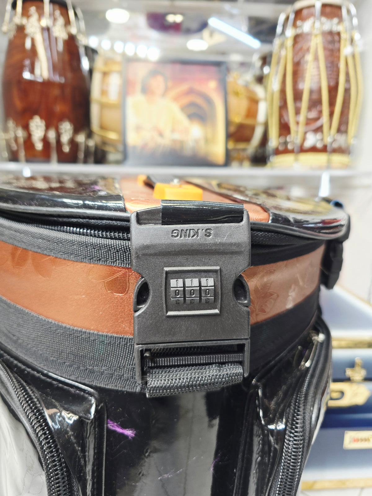 Voyager Elite Premium Padded Soft Dholak Travel Case with Accessory Pockets (Up to 19.75" Dholaks) *Very Minor Cosmetic Blemishes