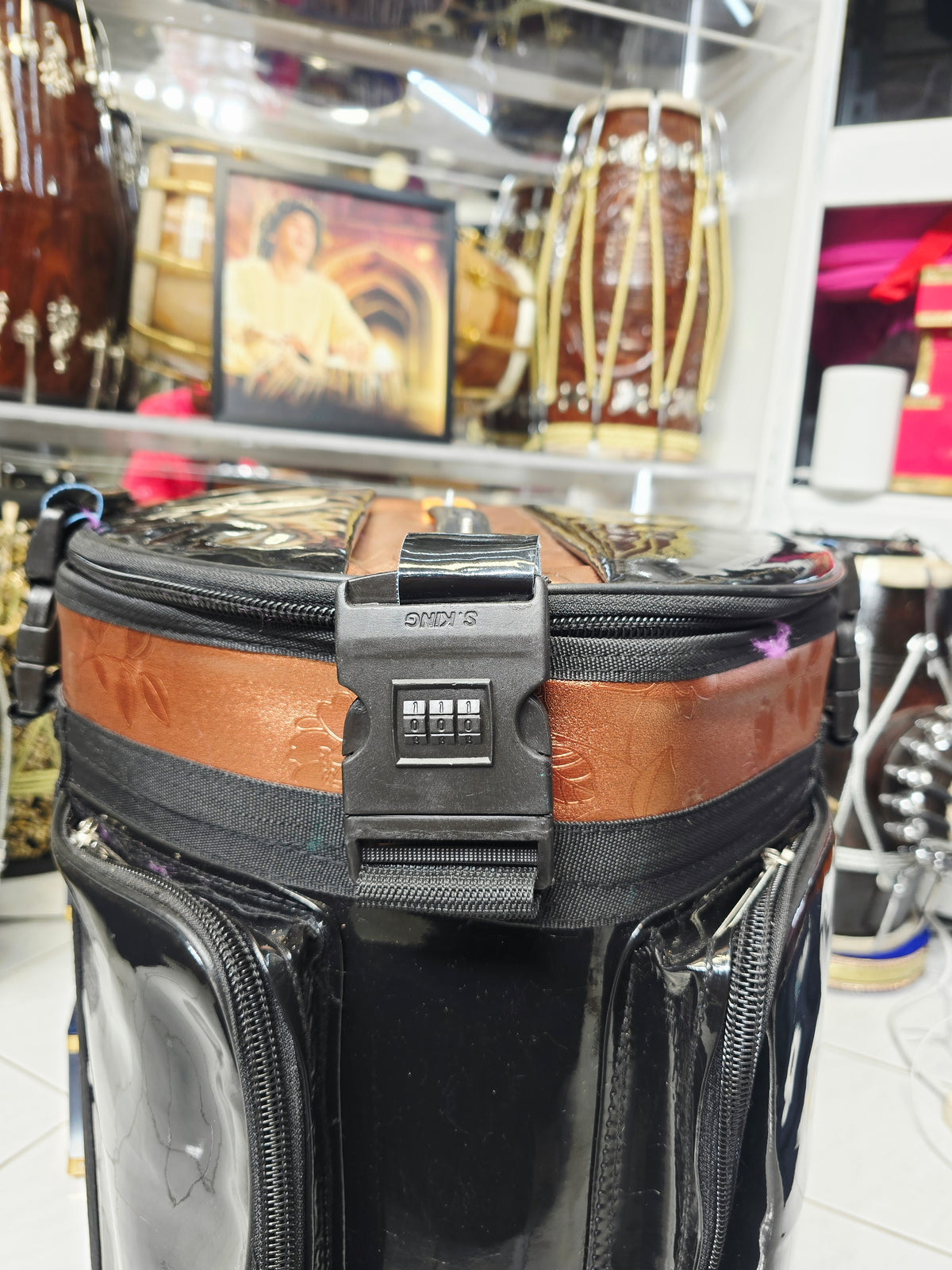Guardian Pro Premium Padded Soft Dholak Carry Case with Plush Interior & Accessory Pockets *Very Minor Cosmetic Blemishes (Up to 19.75" Dholak)