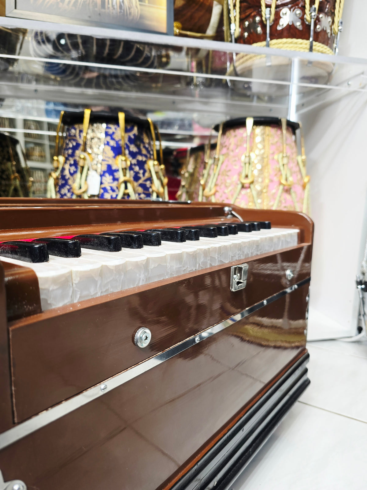 Mocha Melody: Compact Brown 32 Key Semi-Pro Boxed Harmonium with Coupler (No Stoppers)