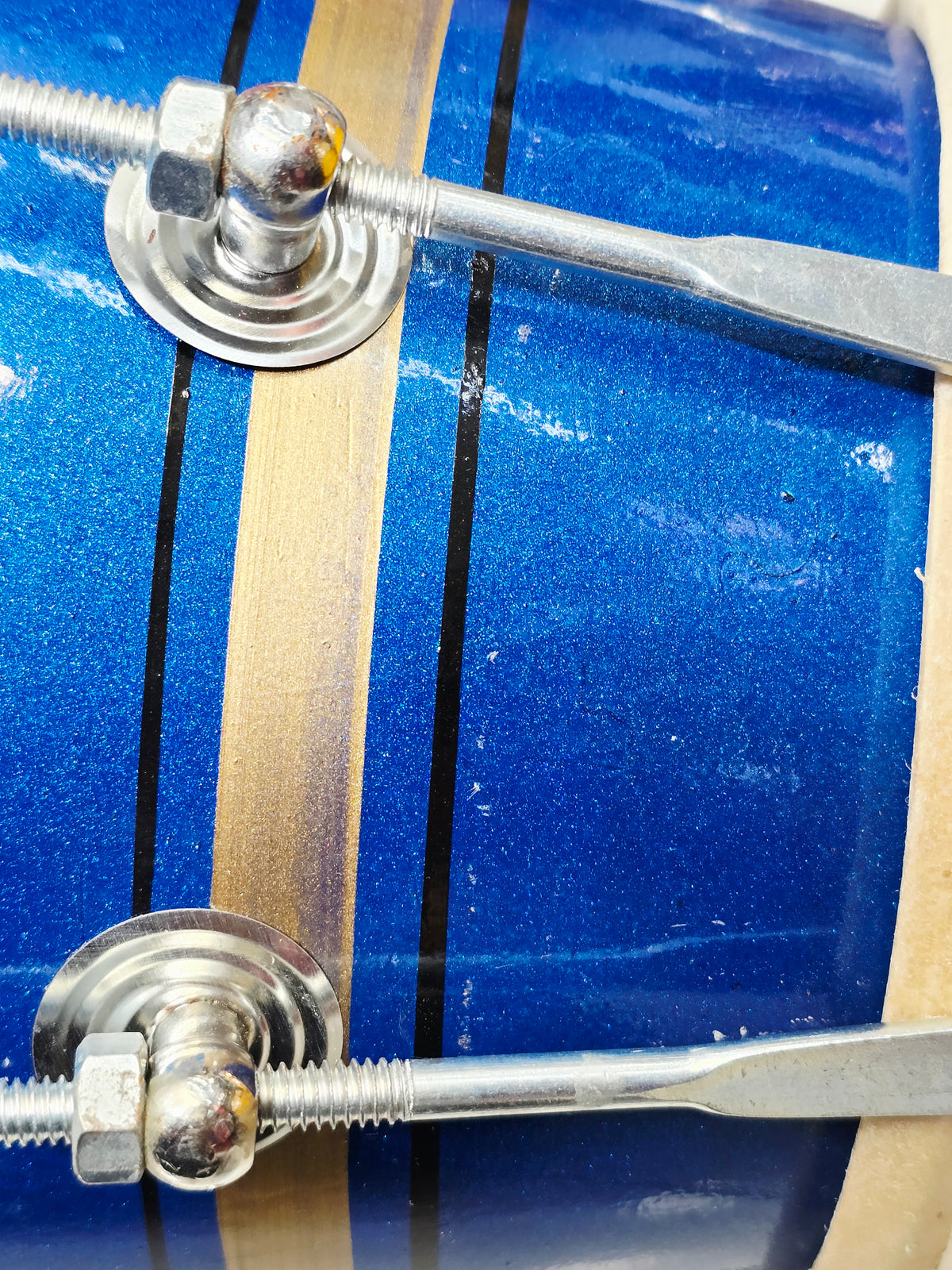 Neel Vajra – Electric Sapphire Blue & Champagne Gold Striped Student Dholak with Black Pinstripes & Carrying Handle *Minor Cosmetic External Cracks & Blemishes (B2)