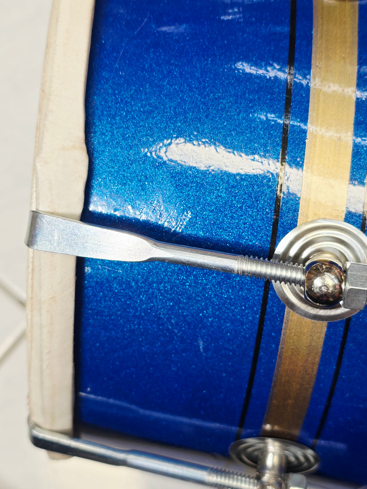 Neel Vajra – Electric Sapphire Blue & Champagne Gold Striped Student Dholak with Black Pinstripes & Carrying Handle *Minor Cosmetic External Cracks & Blemishes (B2)