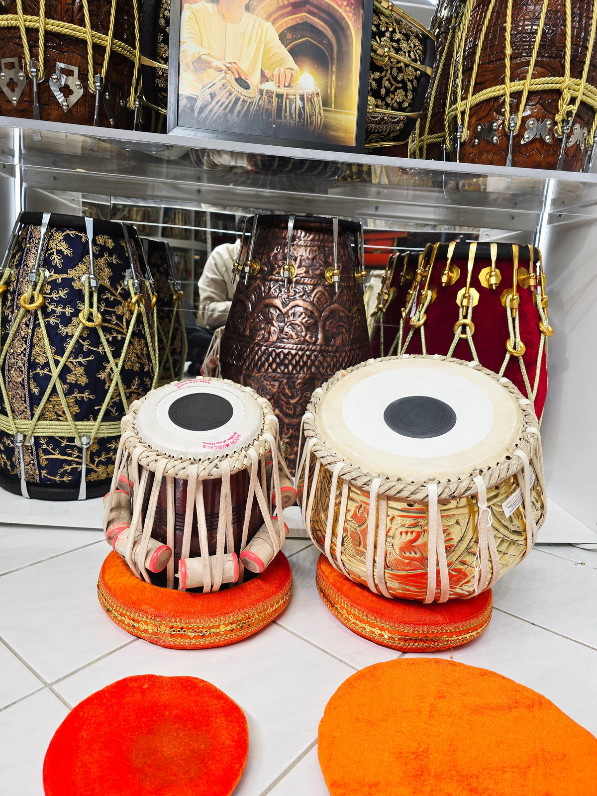 Naad Kinetra — 5⅝″ C/C♯ Red Sheesham Dayan + 9.25″ 2.8 kg Brass Bayan (Economy Intermediate Tabla Set · Vibration on open notes)